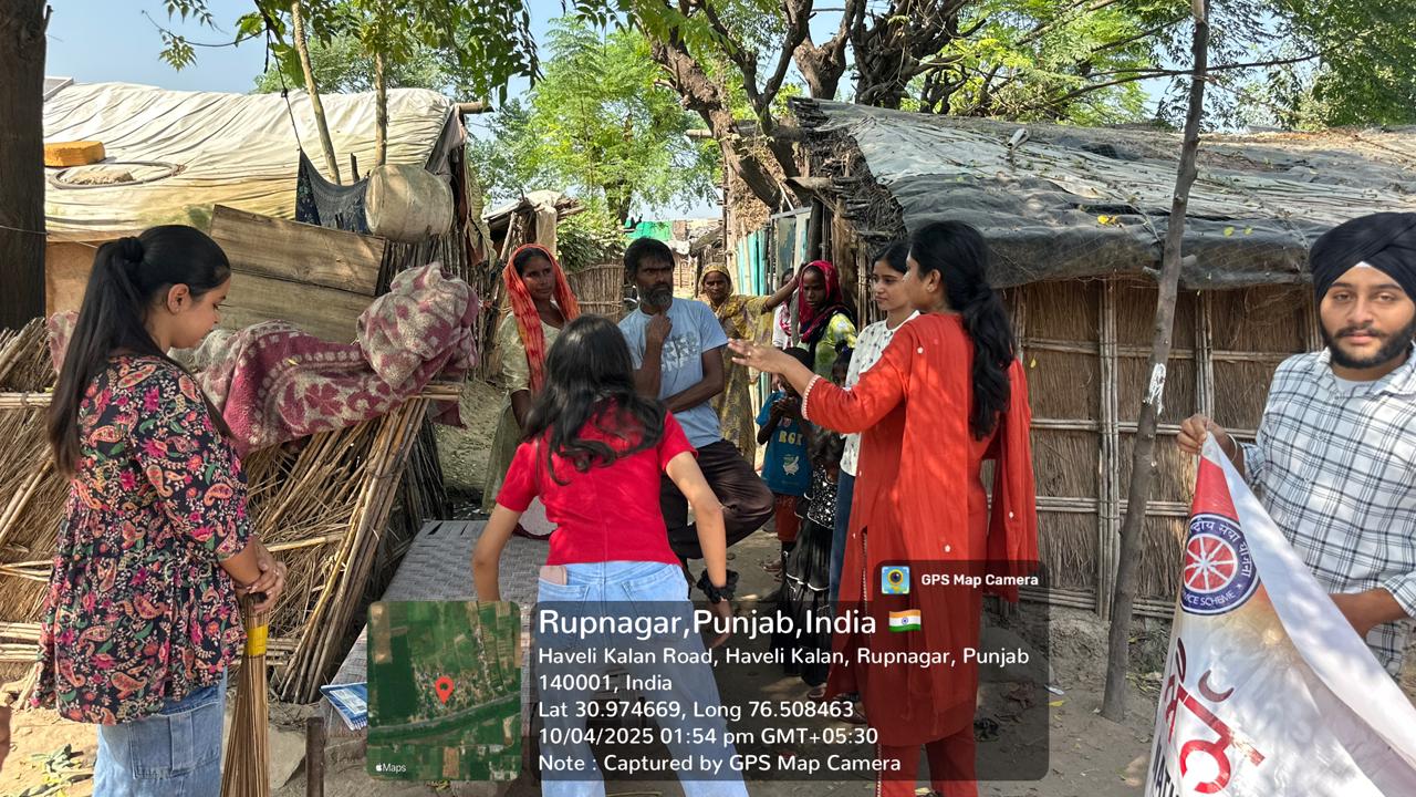 NSS volunteers cleaned the slum area and made the residents aware